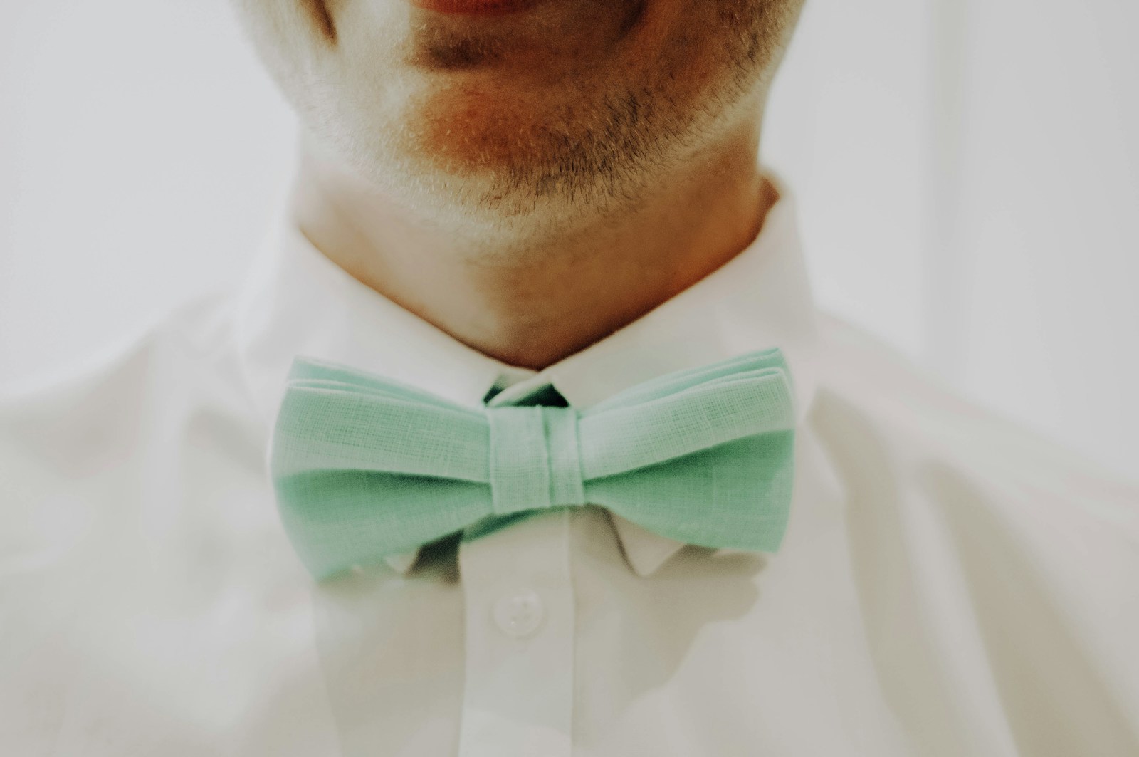 L&rsquo;art subtil d&rsquo;assortir son nœud papillon : le guide ultime pour les hommes stylés