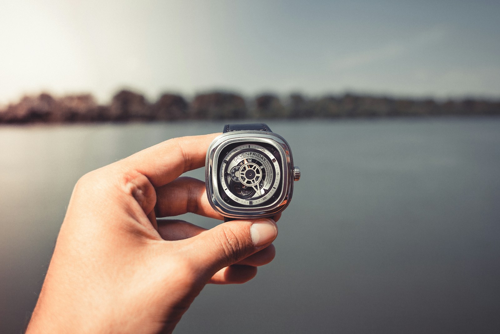 Découvrir l&rsquo;Élégance Intemporelle : La Montre Mécanisme Apparent
